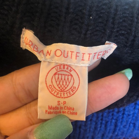 ☆ UO sweater ☆ - Picture 6 of 7